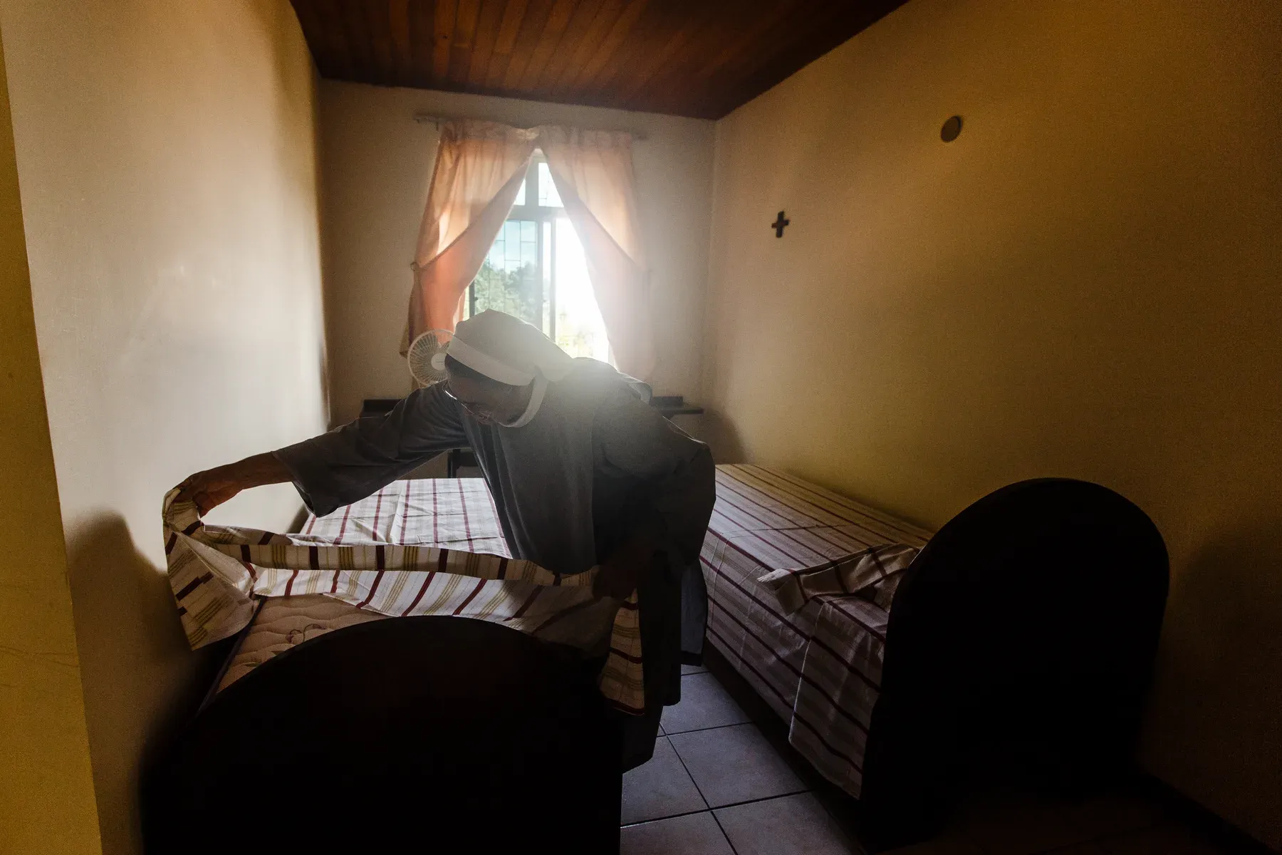 Quarto da Hospedaria Casa Getsêmani sendo preparado